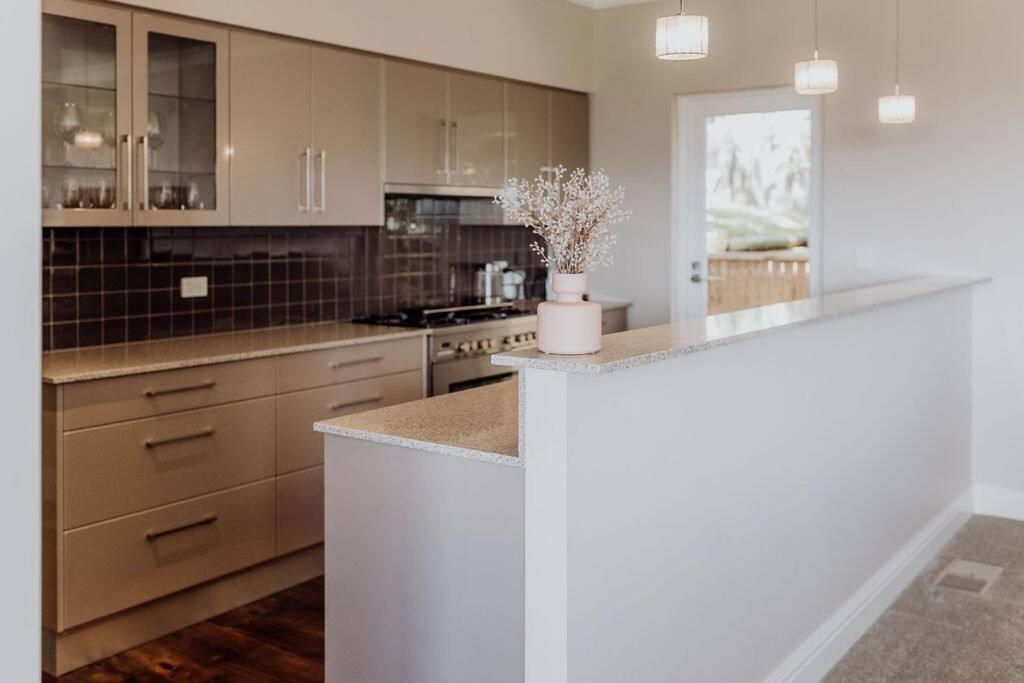 Apartment On James Bicheno Bagian luar foto